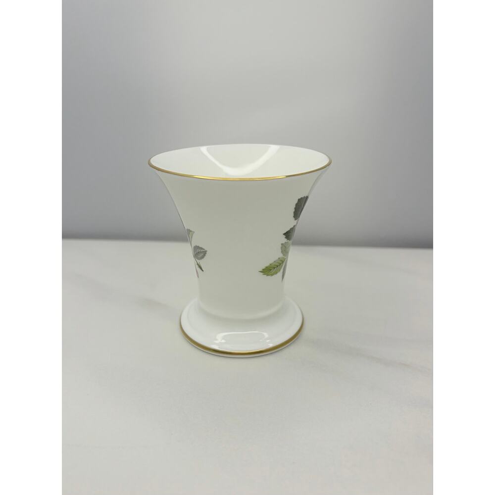 Wedgwood Hathaway Rose (Discontinued) Fine Bone China Small Vase Pink Rose - Picture 3 of 8